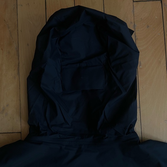 On Running Men's Weather Jacket - Picture 6 of 12